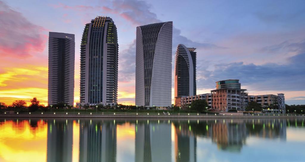 Nespecifikovaný výhled na destinaci Putrajaya nebo výhled na město při pohledu z hotelu