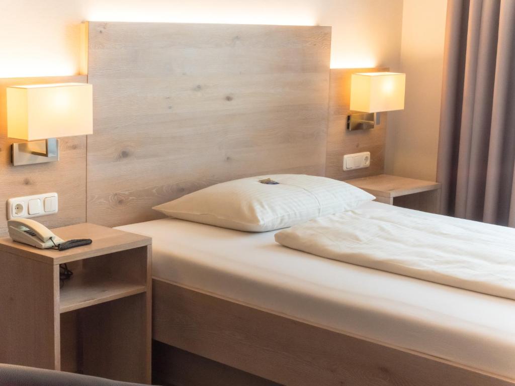 Postel nebo postele na pokoji v ubytování Hotel Lutter