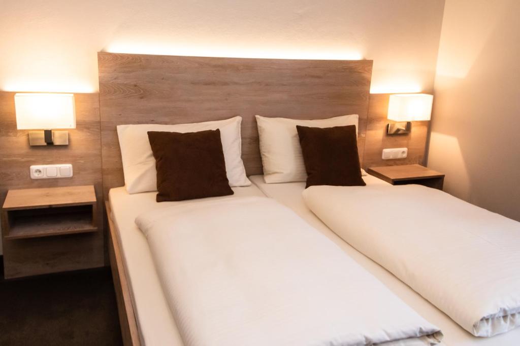 Postel nebo postele na pokoji v ubytování Hotel Lutter