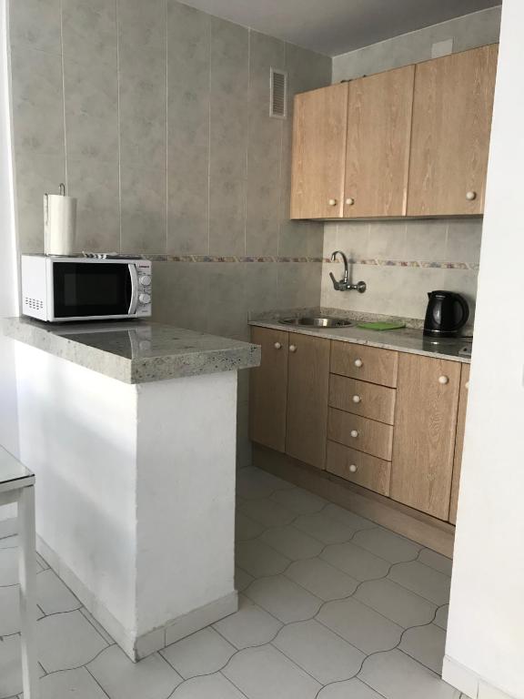 Kuchyň nebo kuchyňský kout v ubytování Estudios y Apartamentos Benal Beach
