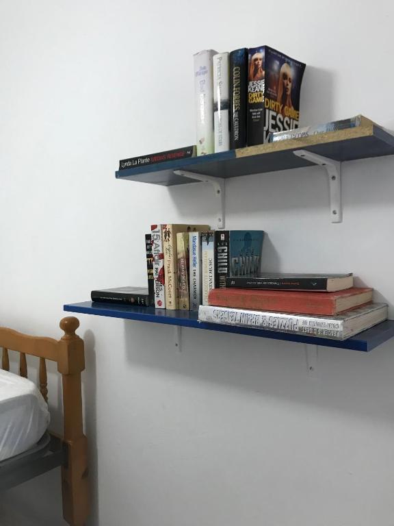 Knihovna v apartmánu