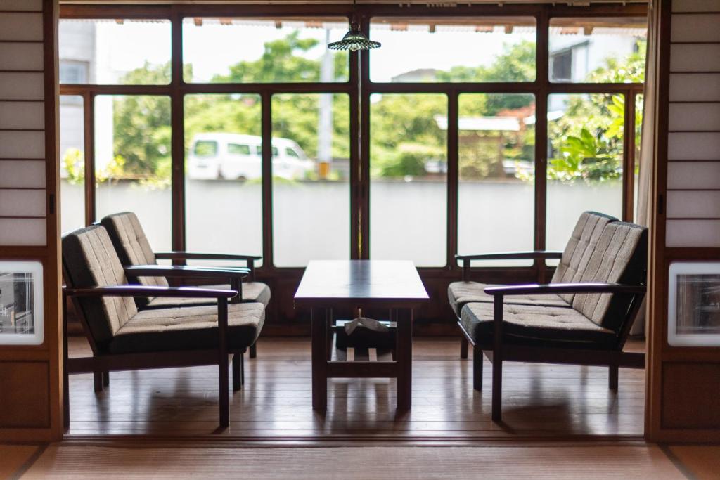 Posezení v ubytování Hostel 東風ノ家（Kochi-no-ya）