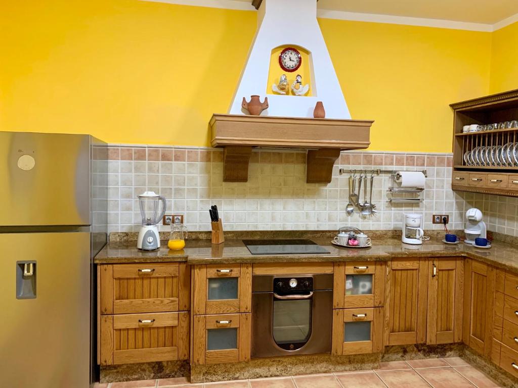 A kitchen or kitchenette at Pico Partido villa heated pool