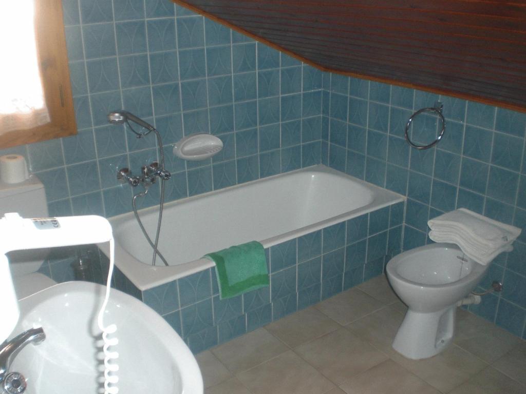 Koupelna v ubytování Roch Hotel