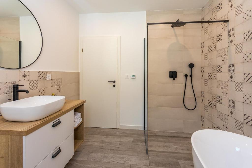 Fotografia z galérie ubytovania NEW Seaview Villa Vivra with 4 ensuite bedrooms gym and private pool v Omise
