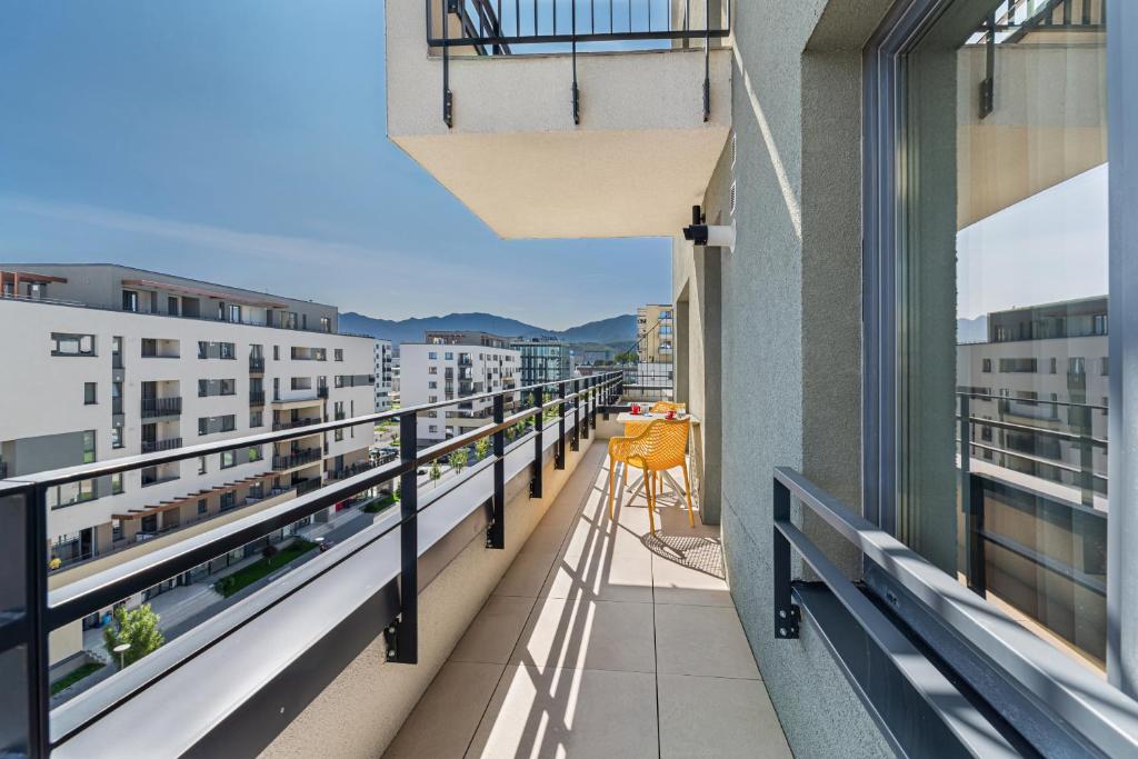 Promenada Studios - Deluxe Apartment With Balcony