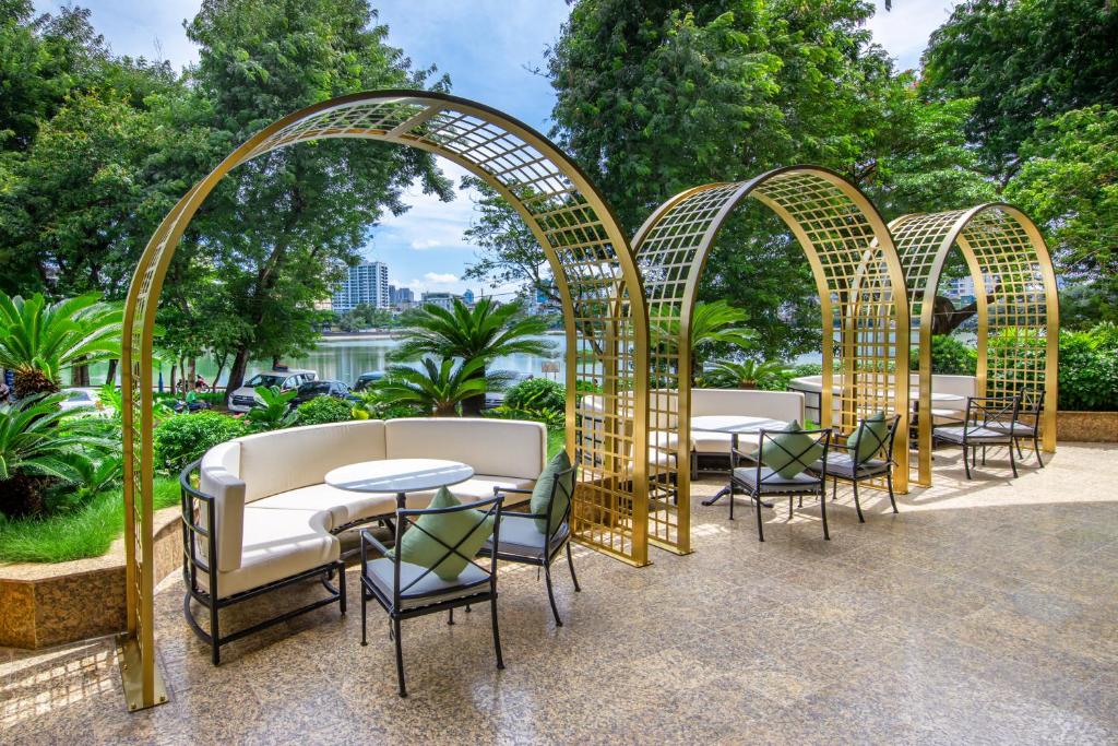 Zahrada ubytování Dolce by Wyndham Hanoi Golden Lake