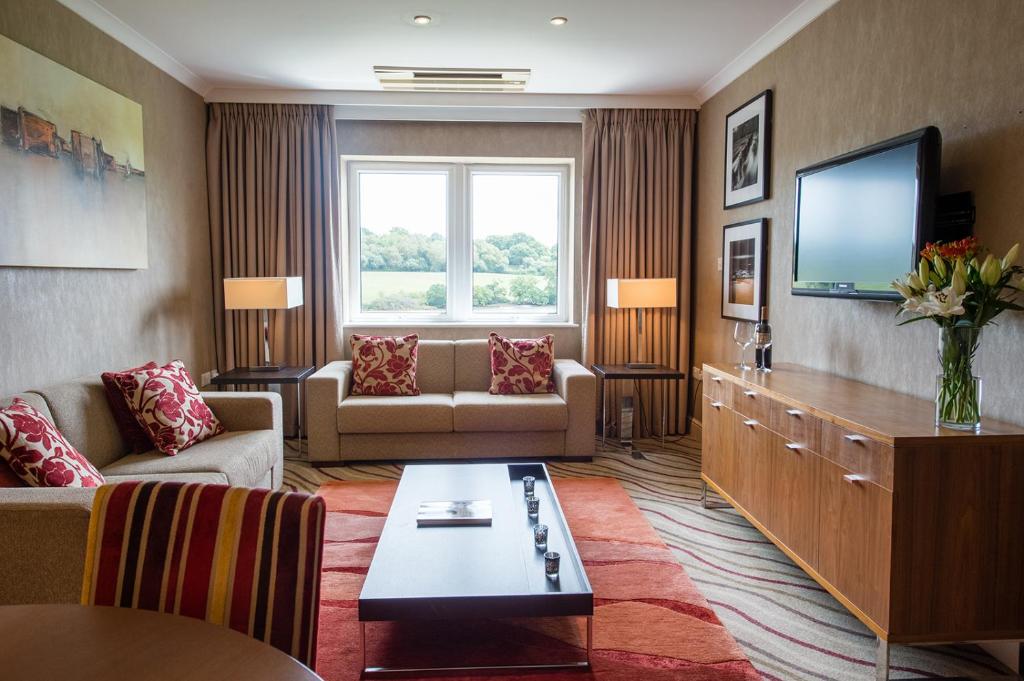 TV a/nebo společenská místnost v ubytování Lakeside Park Hotel & Spa