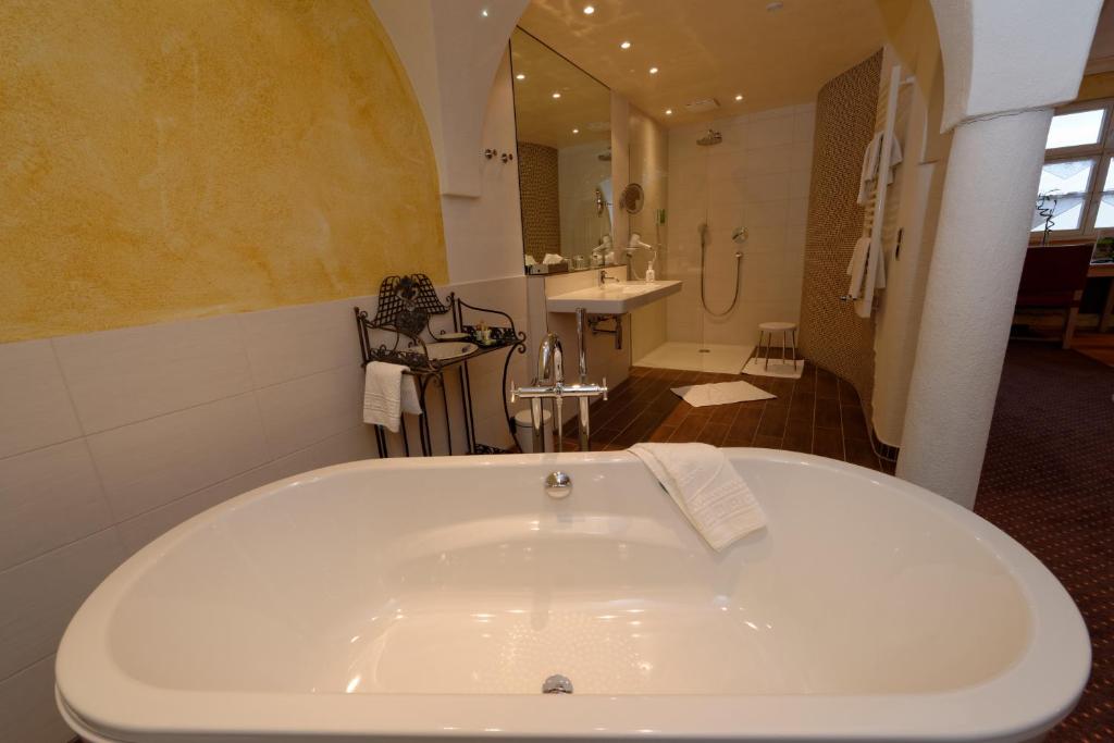 Koupelna v ubytování Hotel & Brauereigasthof Drei Kronen