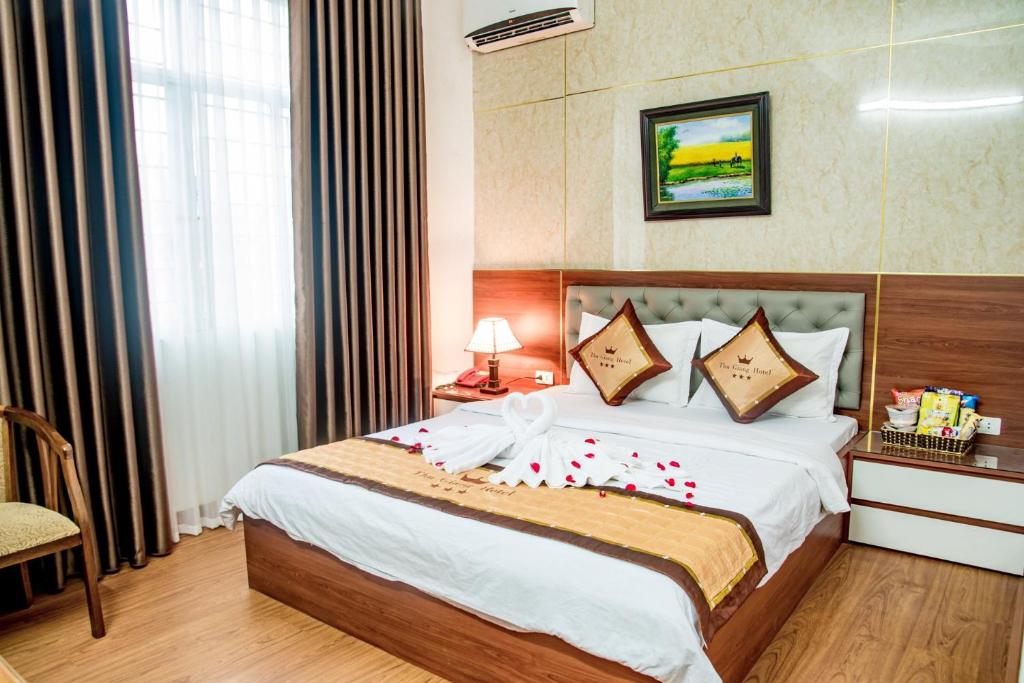 Una cama o camas en una habitación de OYO 1143 Thu Giang Hotel