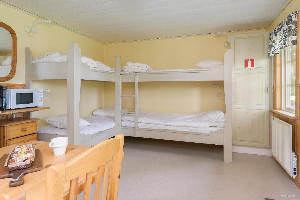 Postel nebo postele na pokoji v ubytování First Camp Mellsta-Borlänge