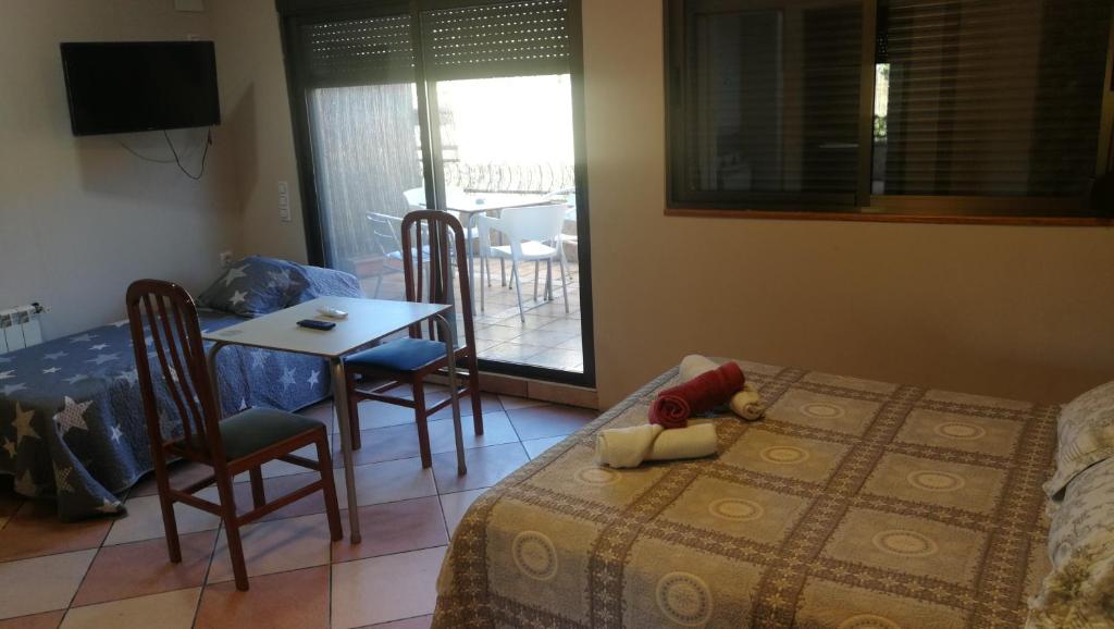Postel nebo postele na pokoji v ubytování Hostal Escarla