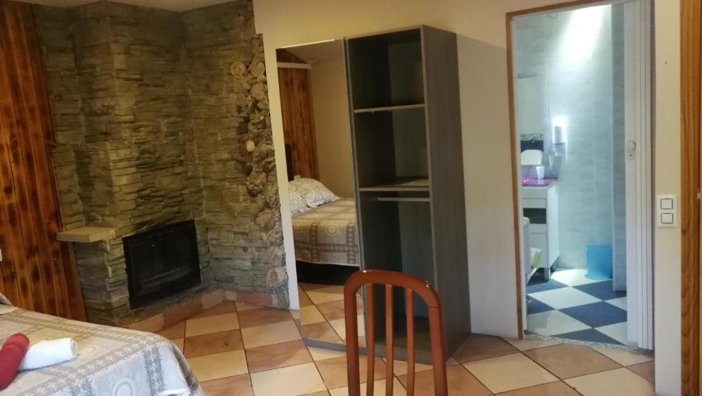 Postel nebo postele na pokoji v ubytování Hostal Escarla