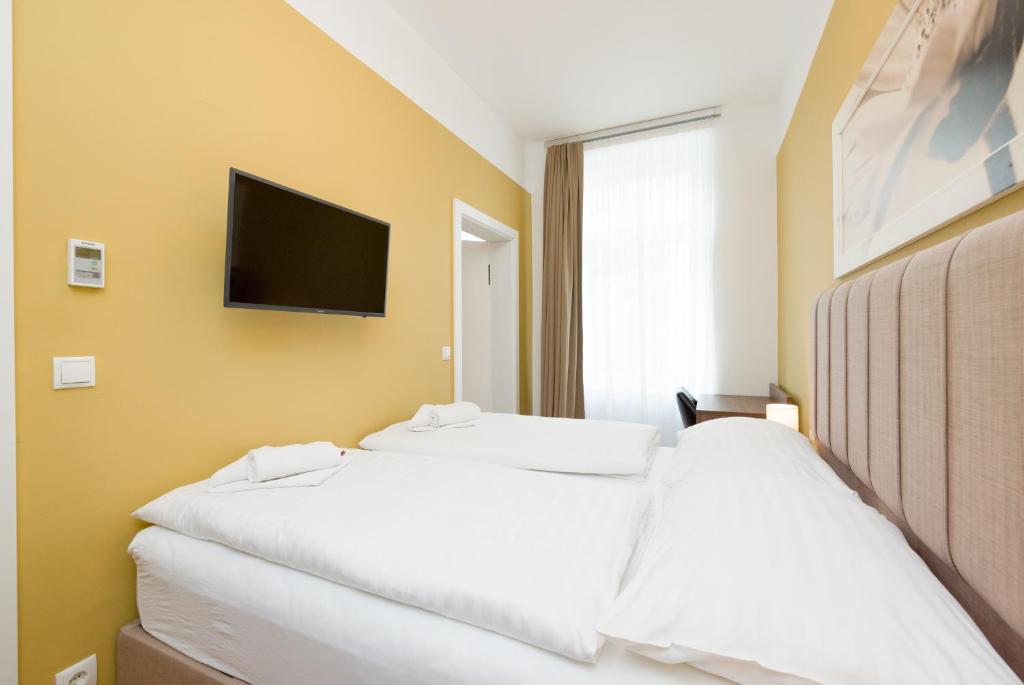 Postel nebo postele na pokoji v ubytování Vienna Stay Apartments or Rooms 1050