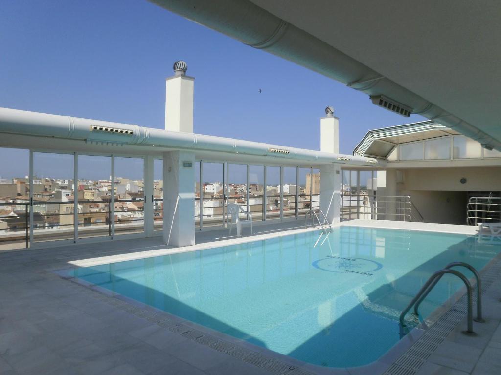 a large swimming pool on the roof of a building at Hotel Bartos in Almussafes