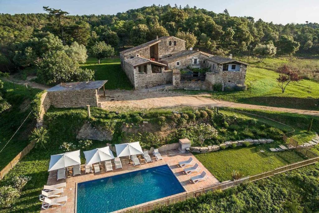 an aerial view of a house with a swimming pool at Mas Grau Casa con Encanto en Girona in Estanyol