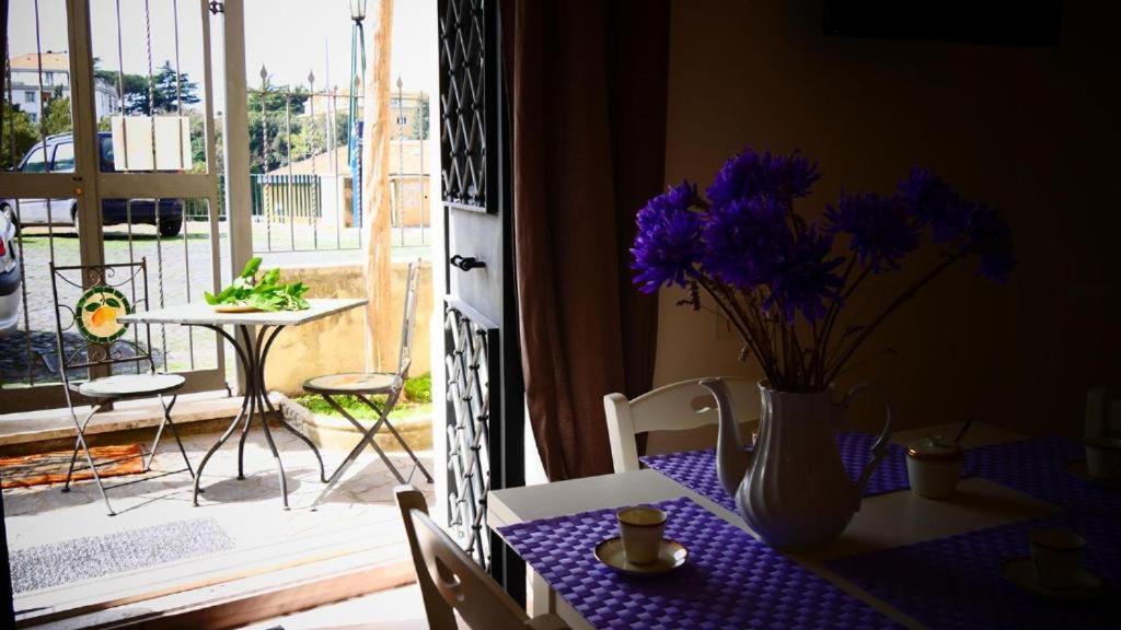 Restauracja lub miejsce do jedzenia w obiekcie Marilyn's House 2