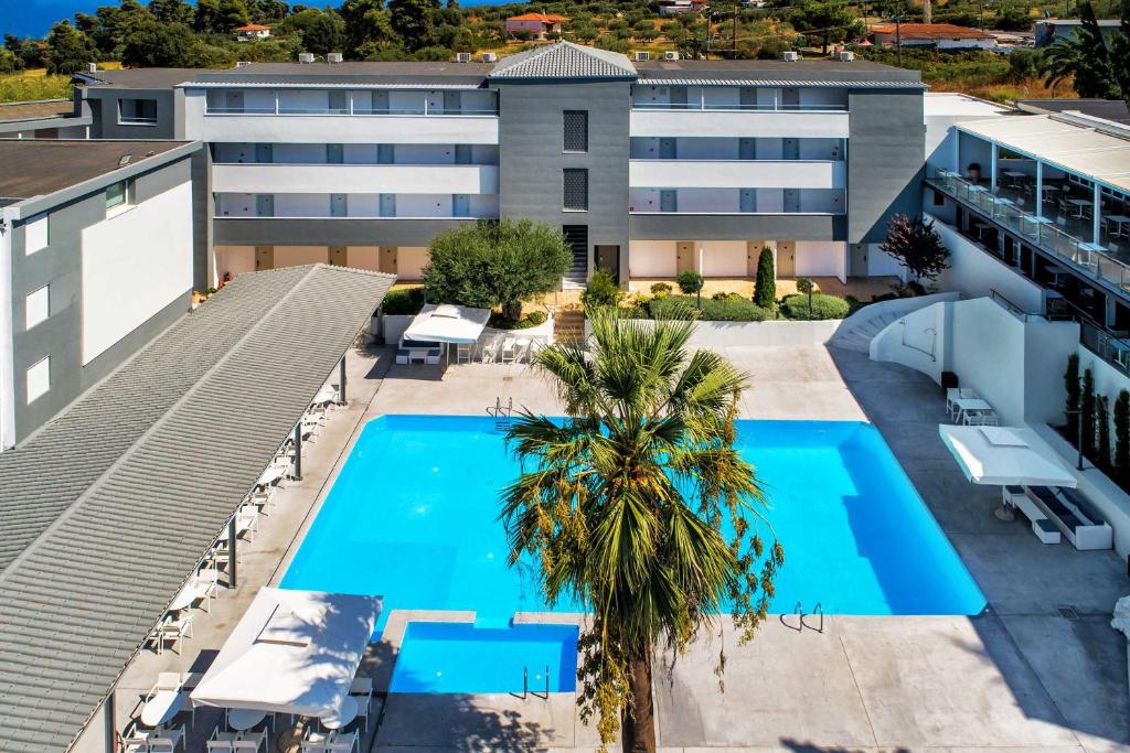 The swimming pool at or close to Hotel Kriopigi