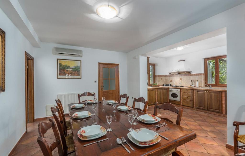 Kuchyň nebo kuchyňský kout v ubytování Villa Ana Vlakovo