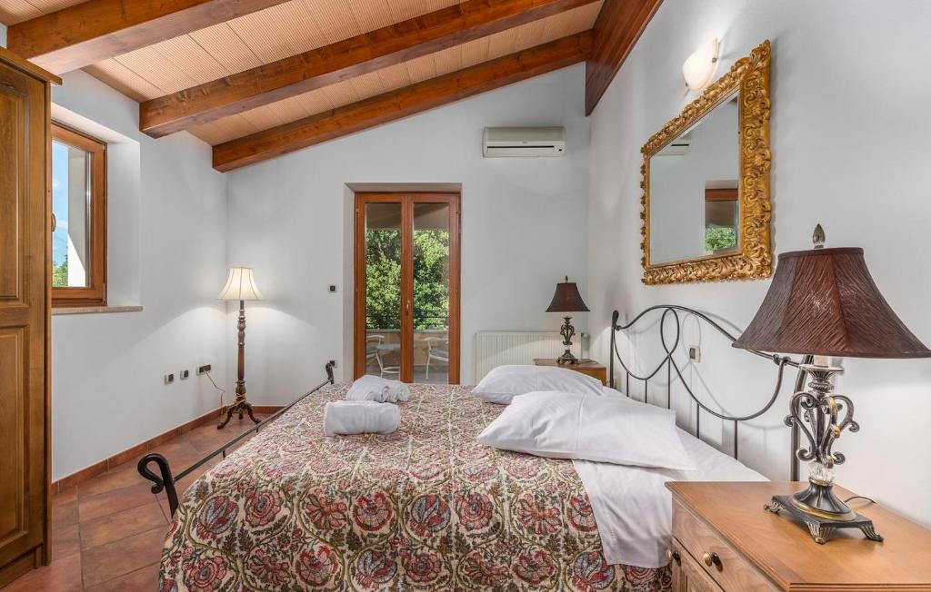 Postel nebo postele na pokoji v ubytování Villa Ana Vlakovo
