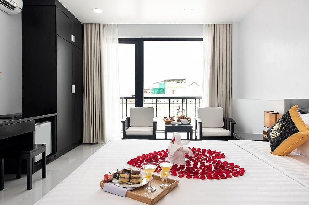 Giường trong phòng chung tại Hoang Long Hotel Phan Thiết