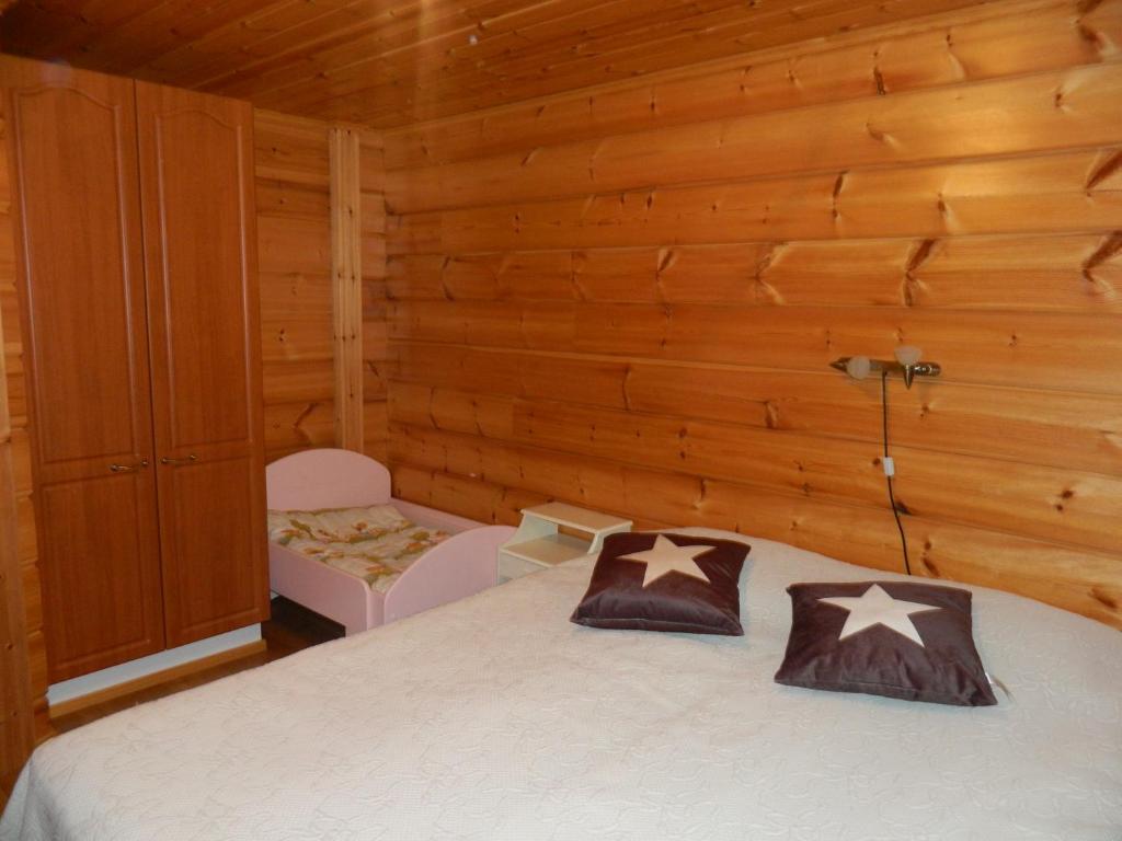 Postel nebo postele na pokoji v ubytování Loma Rinteelä