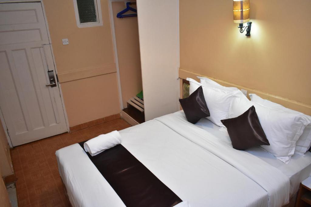 Postel nebo postele na pokoji v ubytování Impala Hotel Parklands