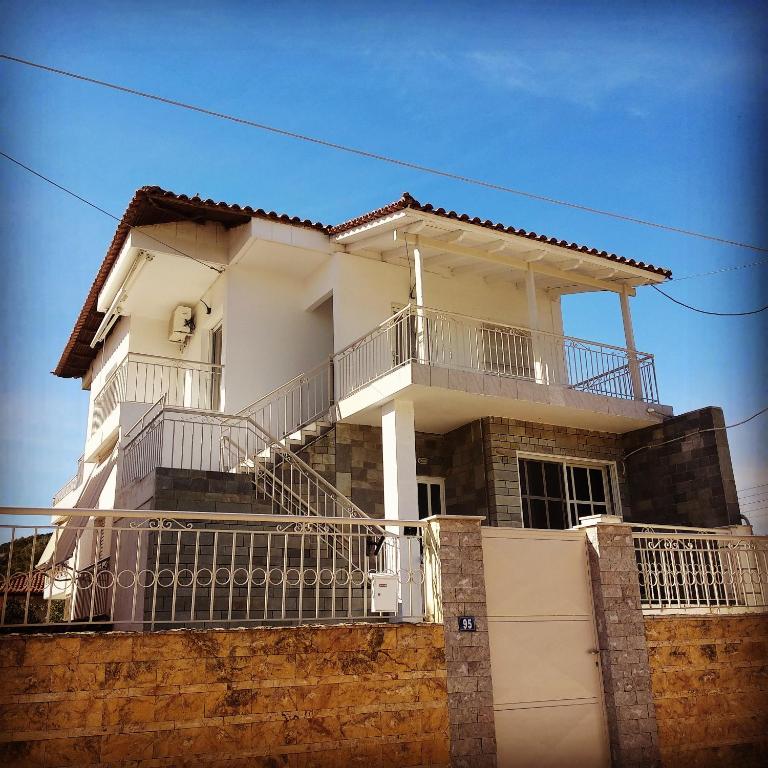 La Vita apartmentsnear airport & sea, Artemida (updated prices 2024)