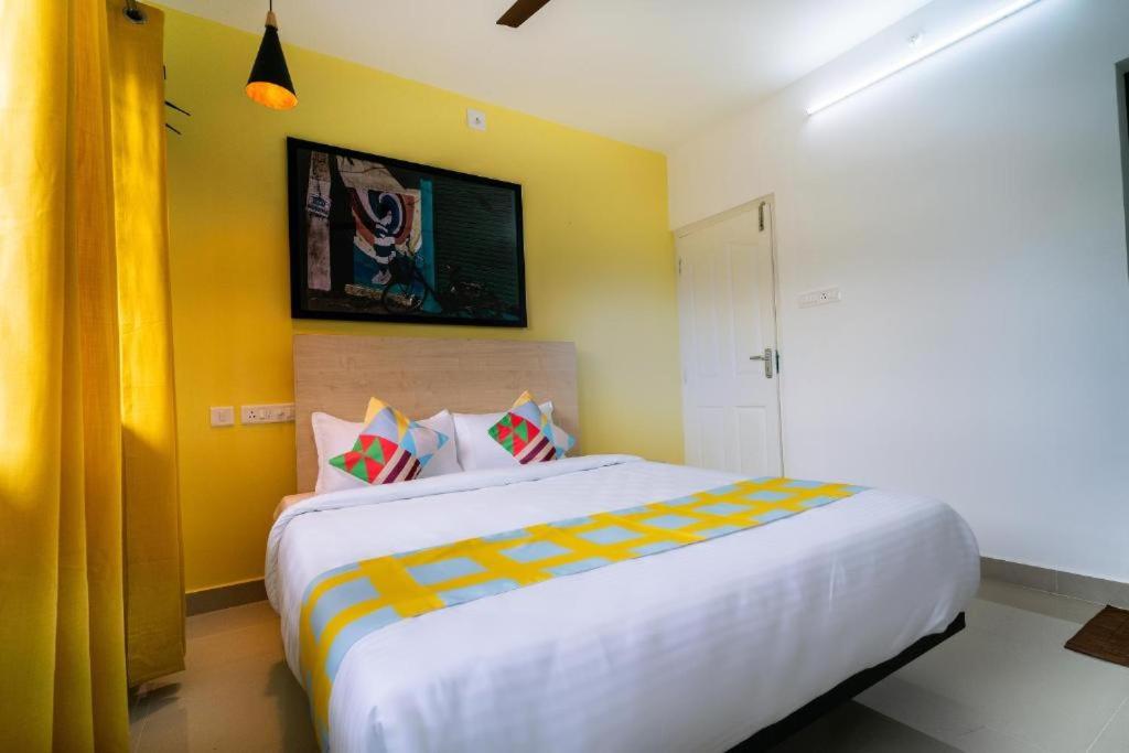 Postel nebo postele na pokoji v ubytování Flamingo Suites