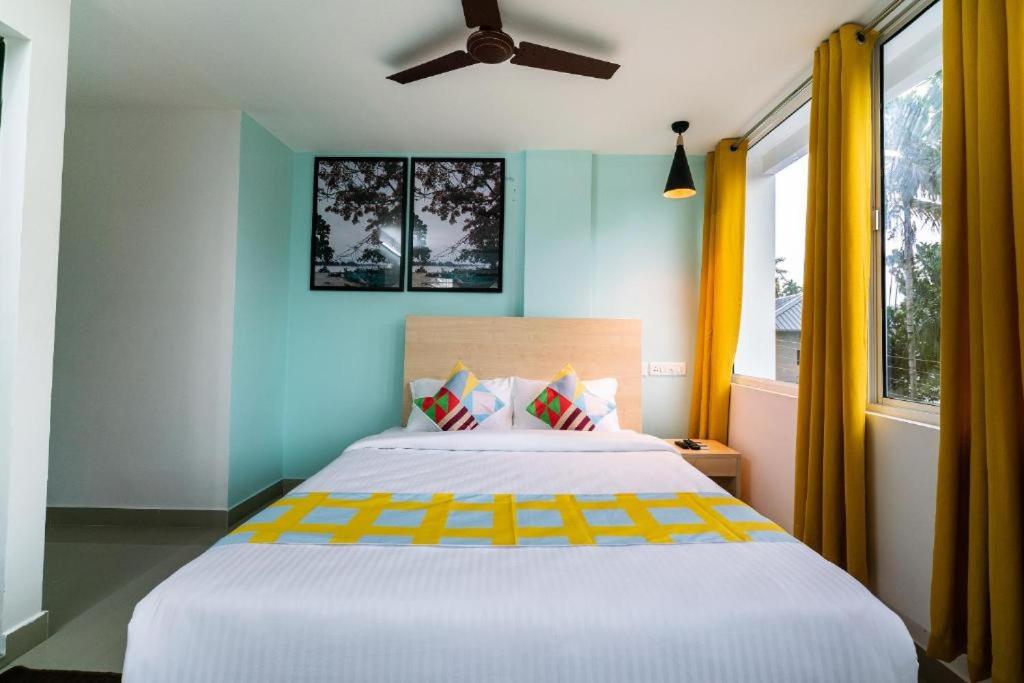 Postel nebo postele na pokoji v ubytování Flamingo Suites