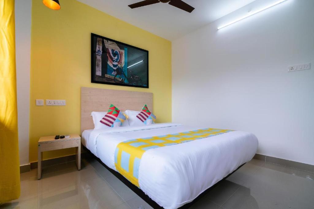 Postel nebo postele na pokoji v ubytování Flamingo Suites