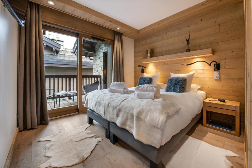 Postel nebo postele na pokoji v ubytování Mammoth Lodge by Alpine Resorts