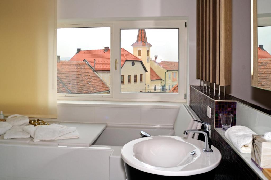 Příslušenství pro přípravu čaje a kávy v ubytování Deluxe Apartment Sonnleitner - ADULTS ONLY