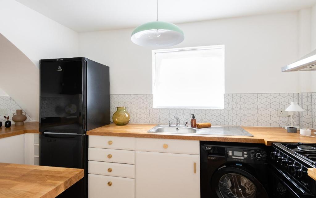 The Leyton Midland Escape - Modern 2BDR Flat with Garden