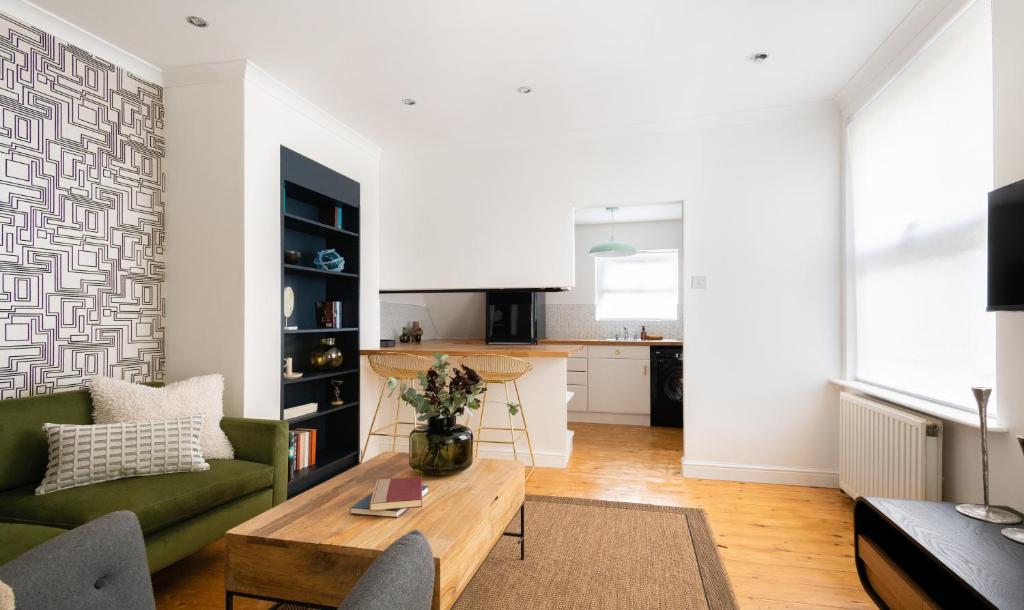 The Leyton Midland Escape - Modern 2BDR Flat with Garden