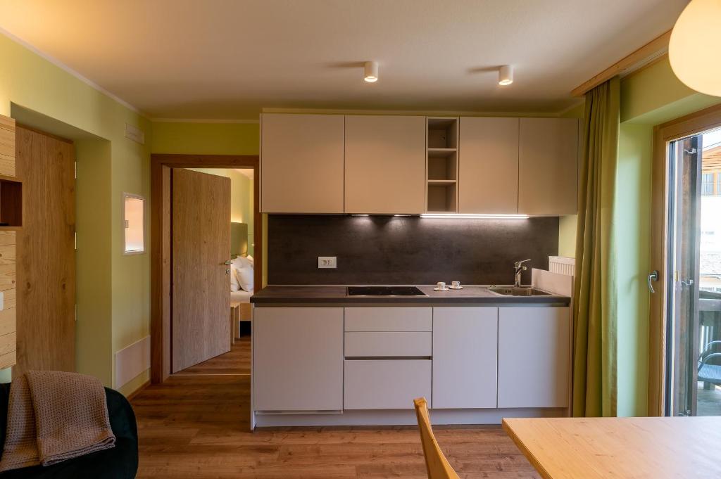 Kuchyňa alebo kuchynka v ubytovaní Residence Soratru