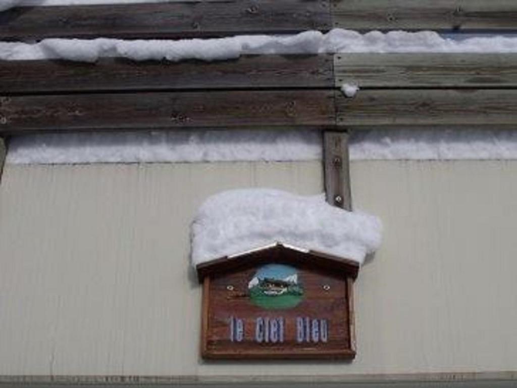 a sign on the side of a building with snow on it at Le Ciel Bleu in Châtel