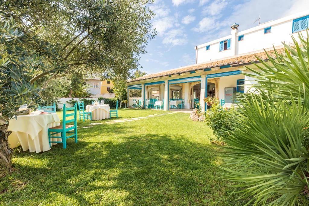 Zahrada ubytování Hotel S'Ortale con Parcheggio interno e Ristorante all'aperto