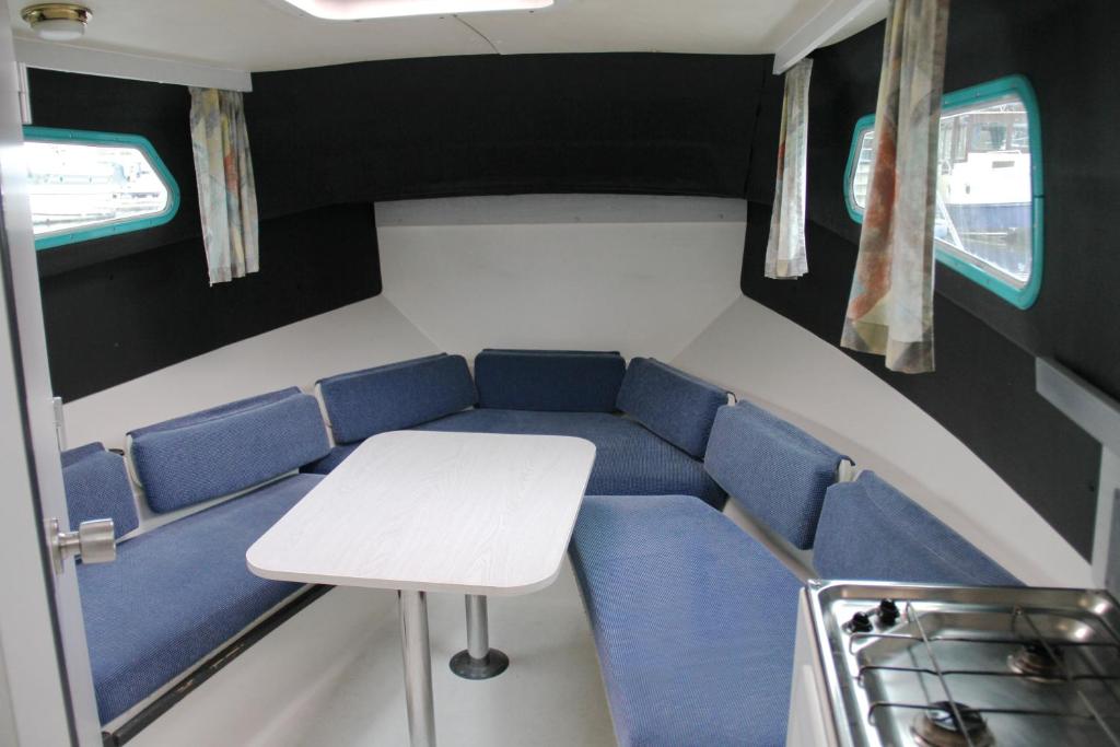 Kuhnle-Tours Hafendorf Müritz - Boat - Bellus 750