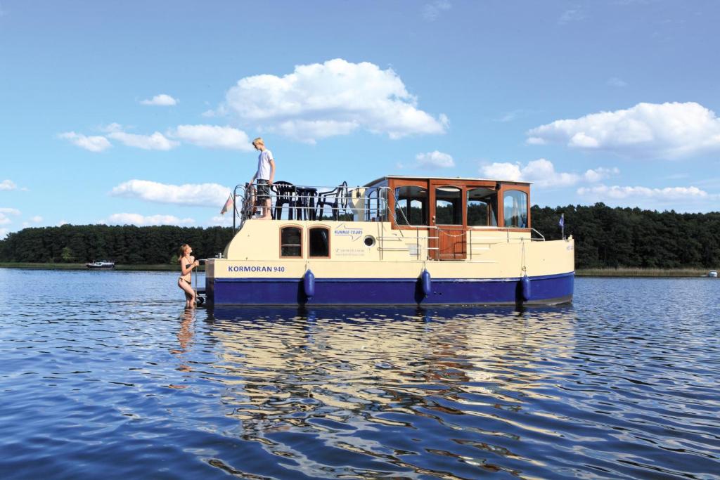 Kuhnle-Tours Hafendorf Müritz - Boat - Kormoran 940