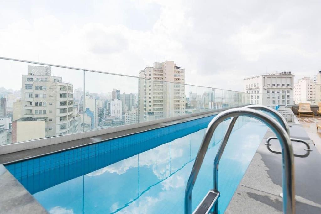  AP C/INFINITY POOL LARGO DO AROUCHE CD711