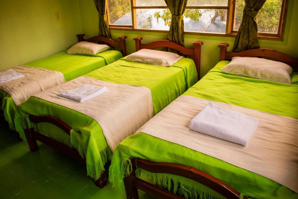 Postel nebo postele na pokoji v ubytování Miramonte Hostal