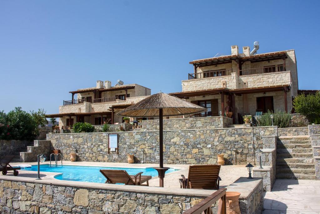 Bazén v ubytování Esperides Stone Houses nebo v jeho okolí