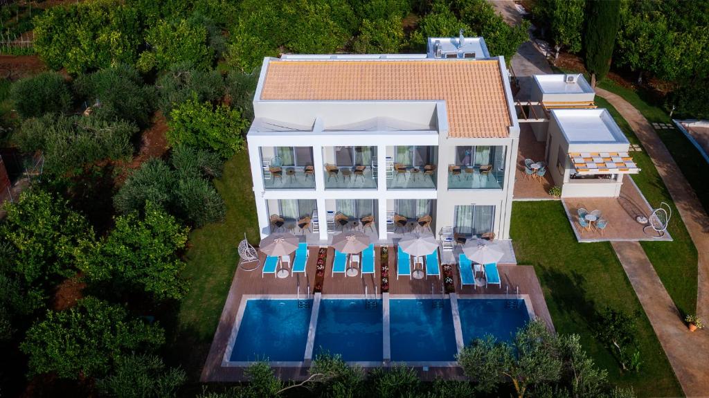 Бассейн в Alonaki Resort или поблизости