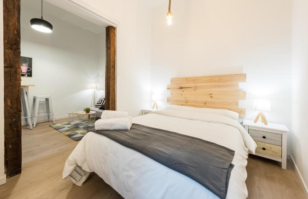 Postel nebo postele na pokoji v ubytování El Encanto de Malasaña