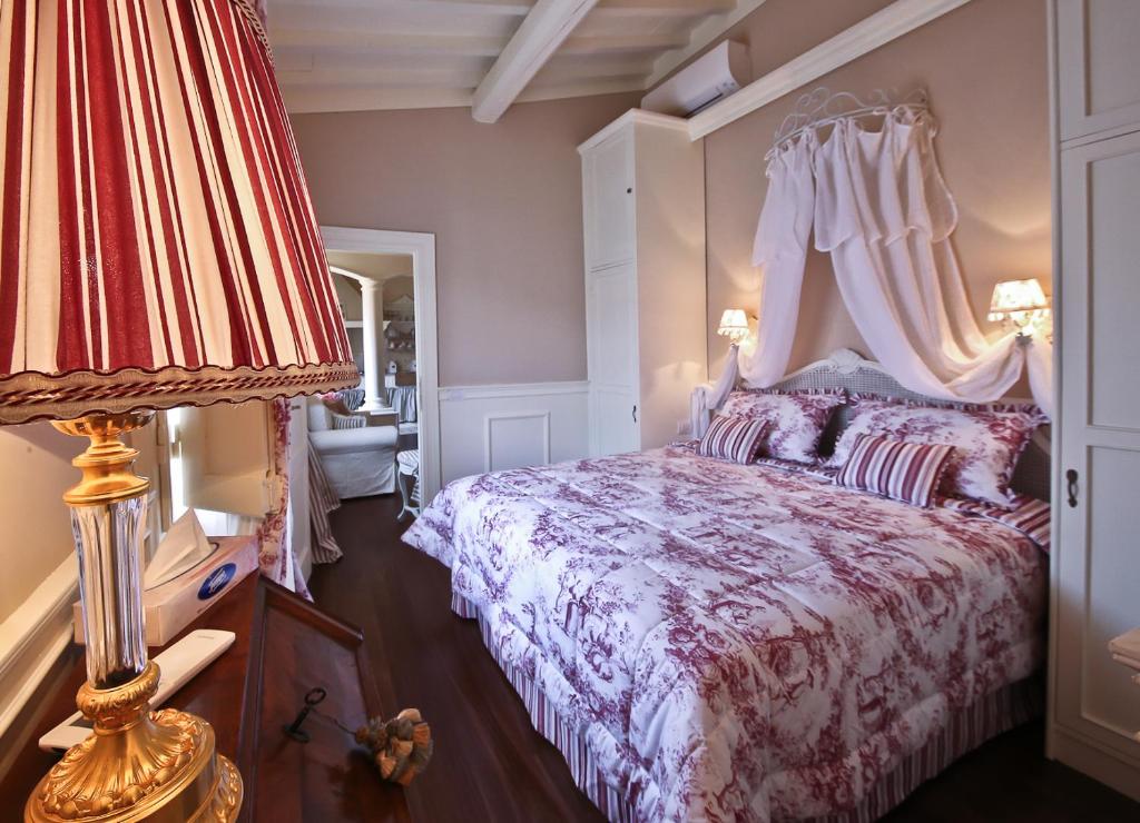 Ponte Vecchio Luxury Suite - Daily Refresh Available