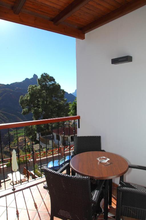 A general mountain view or a mountain view taken from Az apartmant