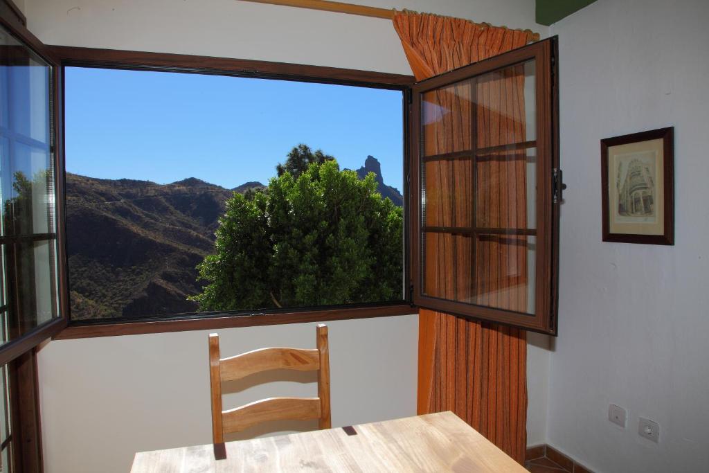 A general mountain view or a mountain view taken from Az apartmant