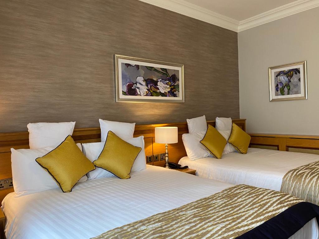 Postel nebo postele na pokoji v ubytování An Grianan Hotel