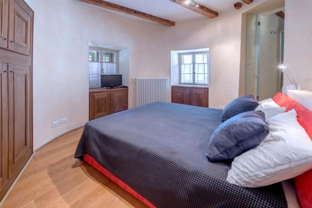 Residence La Torre con private park - Duplex Apartment